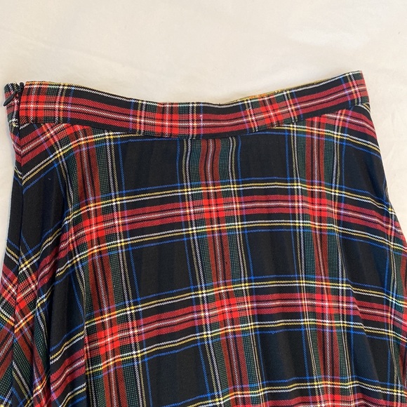 Red pleated checkered skirt - Picture 4 of 12